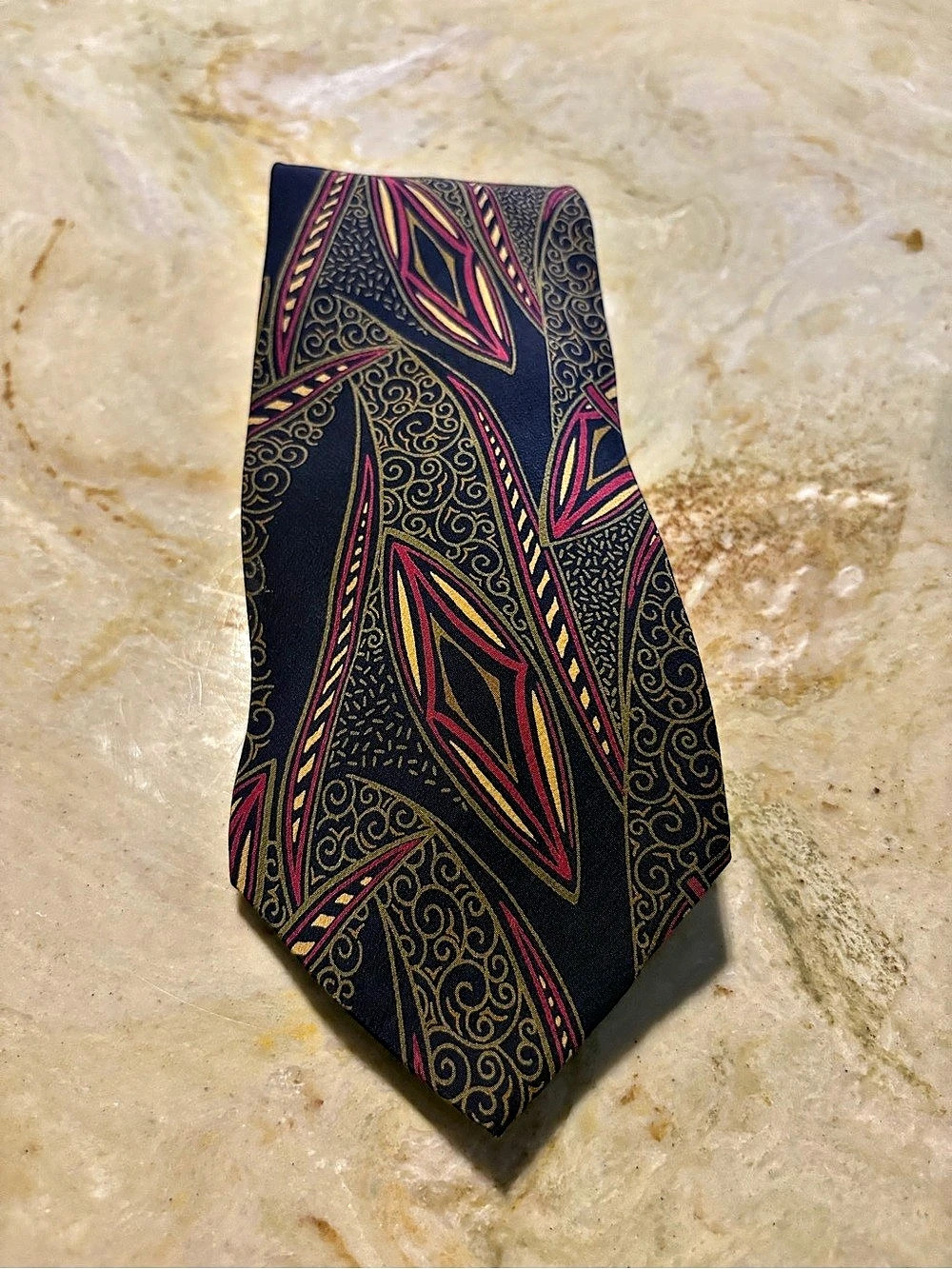 Hyde Park Men's Geometric Pattern Tie in Blue & Red Like New